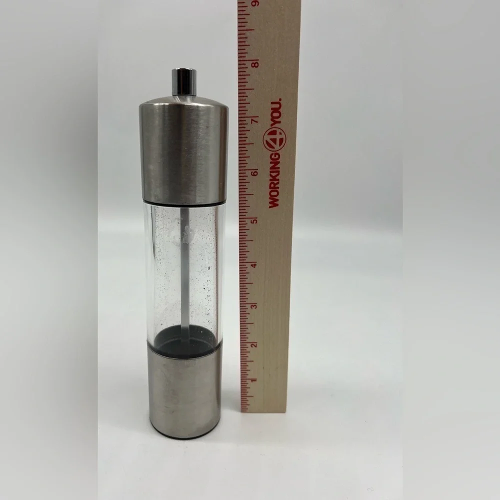 Cole & Mason pepper mill stainless steel gently used in excellent condition